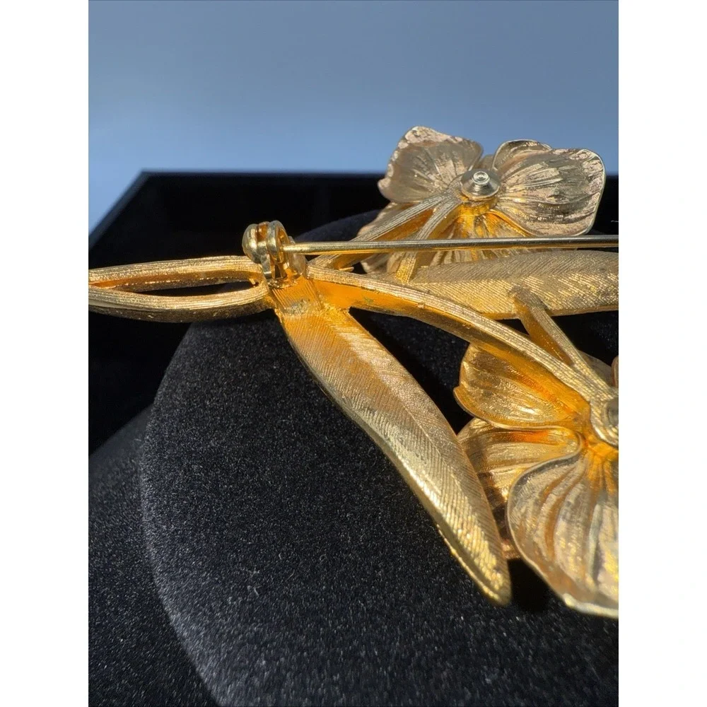 Stunning Gold Tone Double Flower Brooch / Pin Vintage
